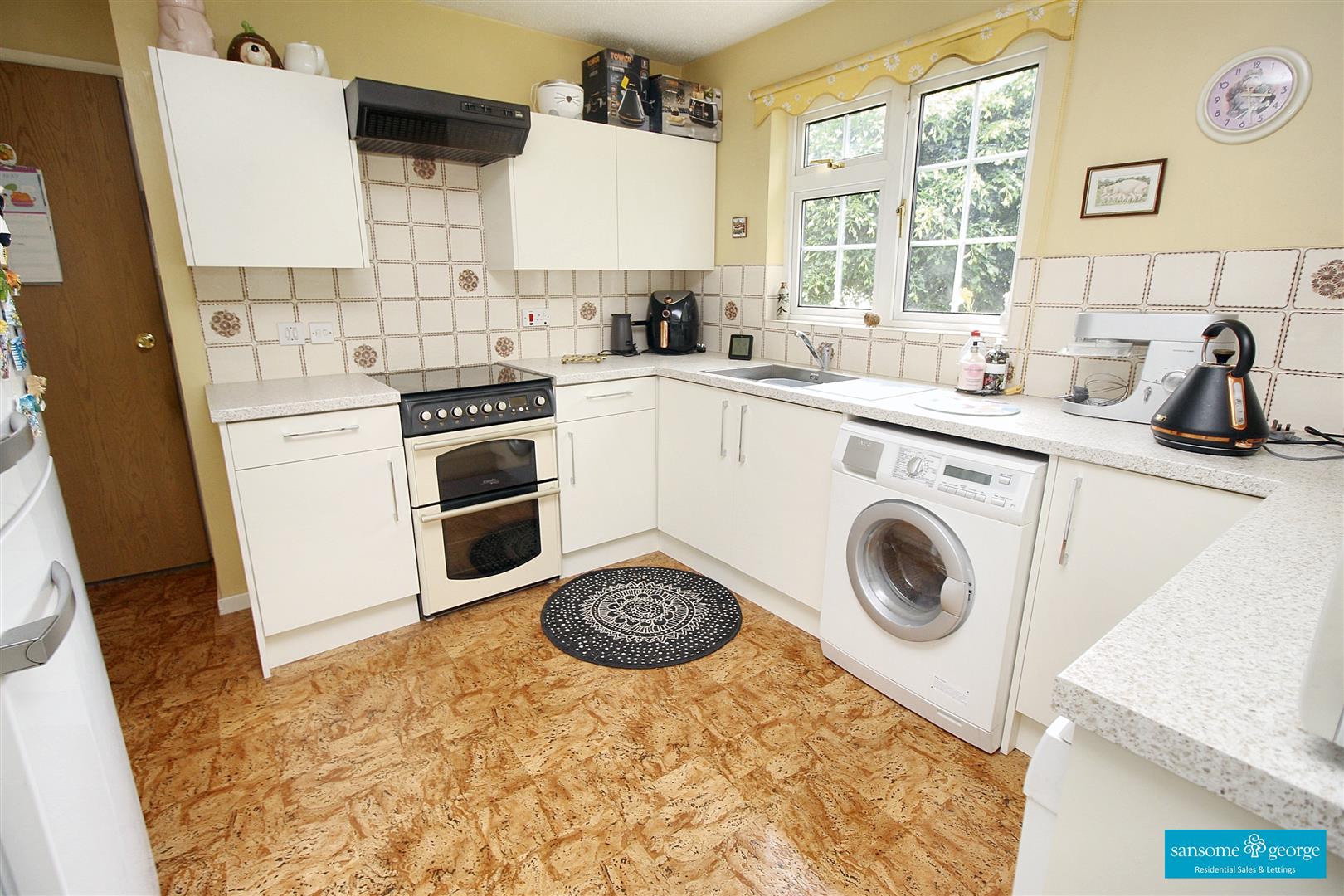 Simons Close, Tilehurst, Reading